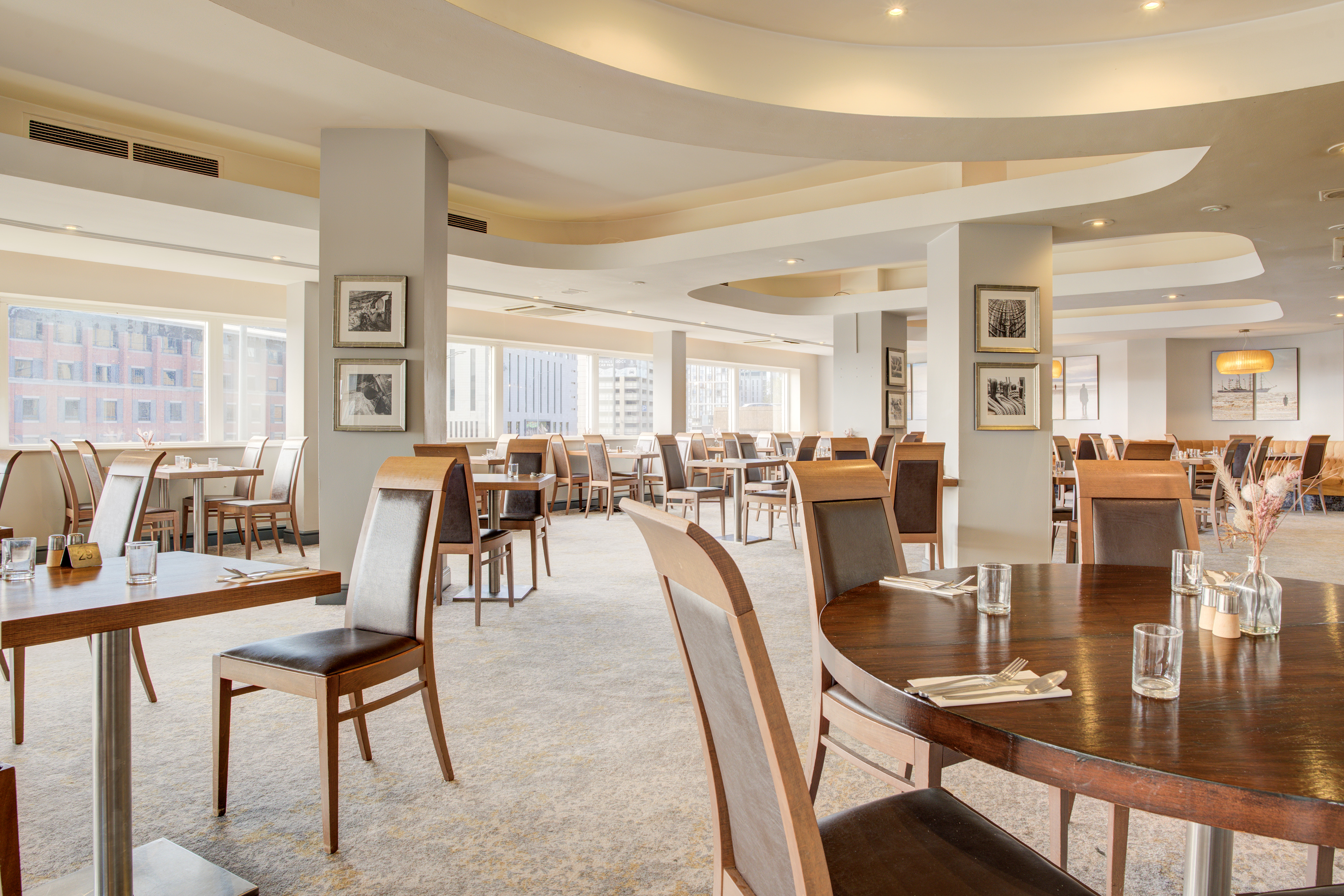 Vista Restaurant Dining Setup